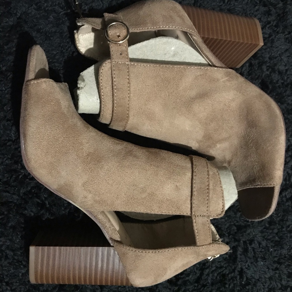 Heel Booties - Picture 4 of 4